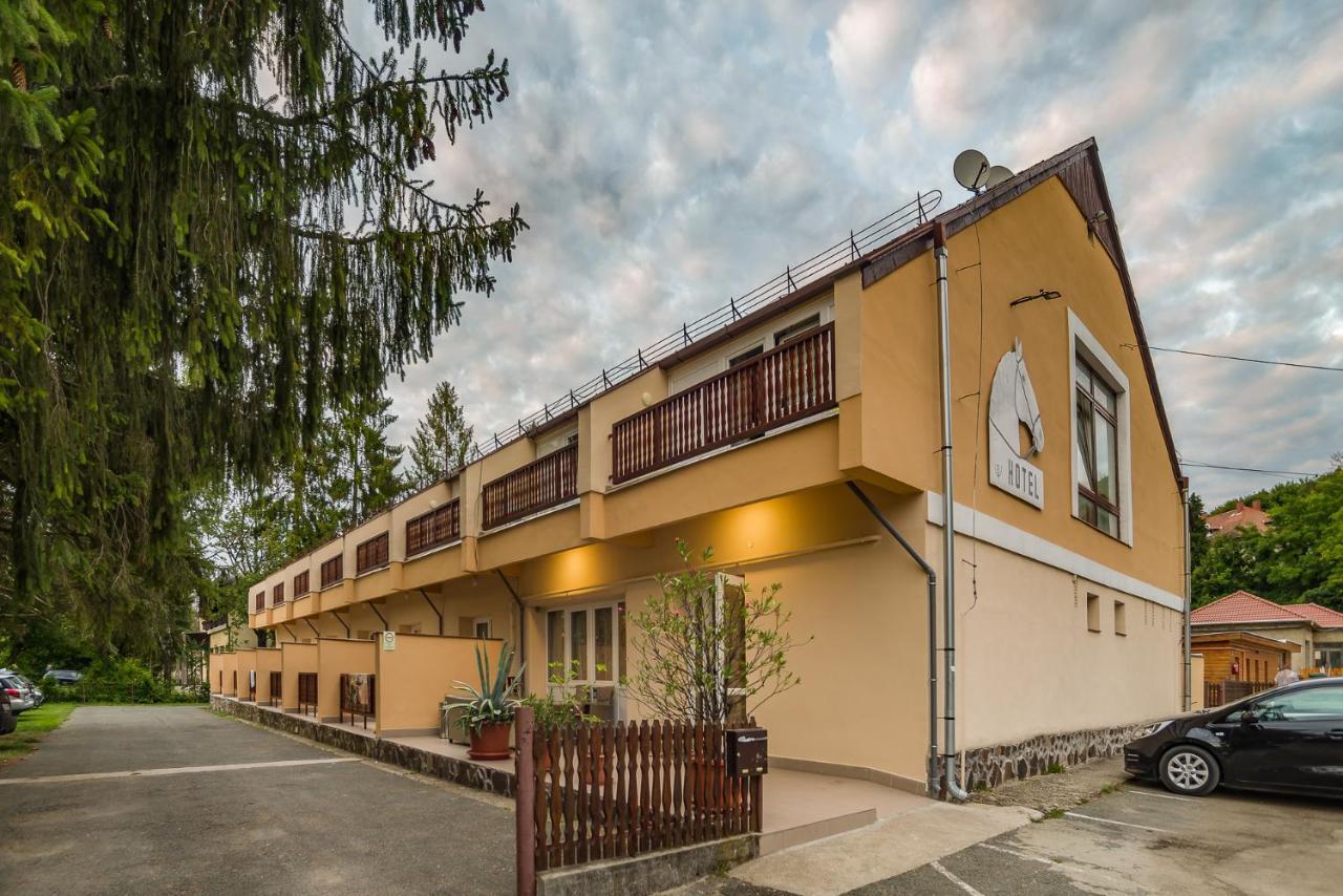 Lipicai Hotel Es Etterem Szilvásvárad Exterior foto