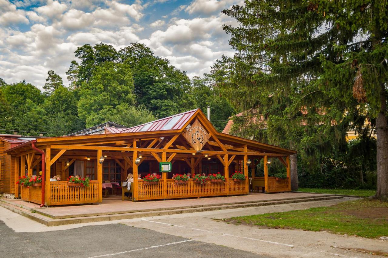 Lipicai Hotel Es Etterem Szilvásvárad Exterior foto